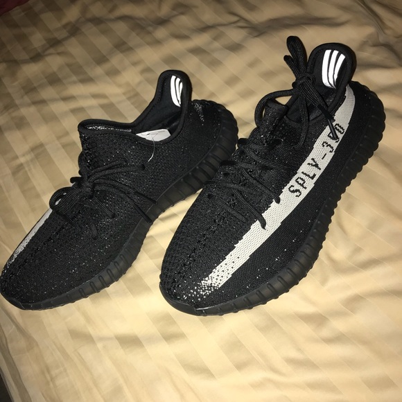 Yeezy Boost 350 v2 Oreo - Picture 2 of 5